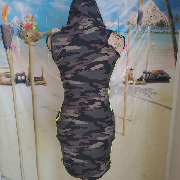 Camo Short Sleeve Hooded Casual Dress - Picture 8 of 8
